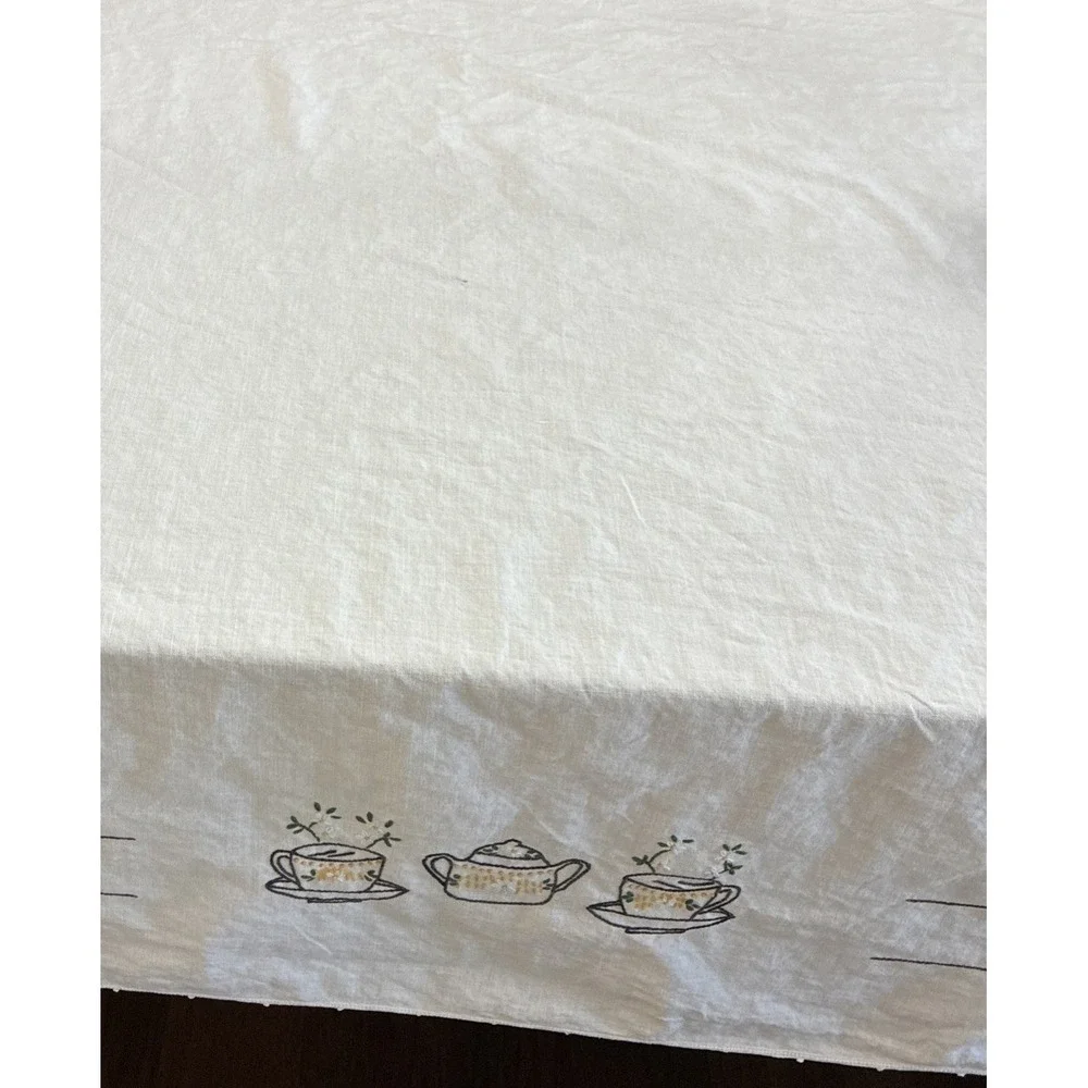 N/A tablecloth has